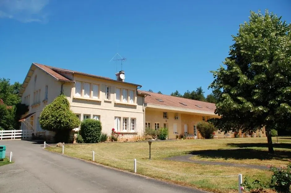 Exterior - Renovated Residence with Wellness in Marthon