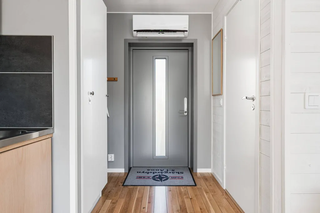 hallway_entrance