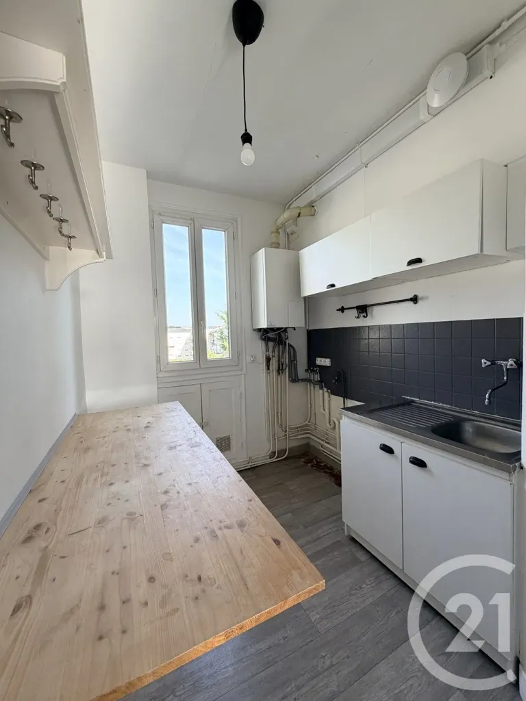 Köök - Charming 3-Bed Flat in Antony Centre