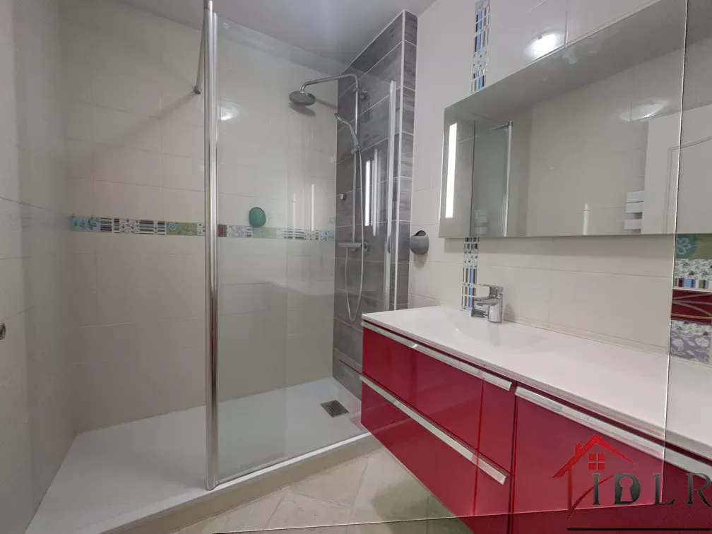 Salles de bain - Appartement avec Terrasse et Vue Dégagée à Dijon