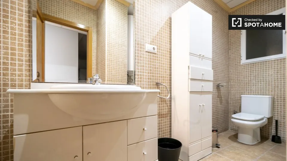 Bagni - Shared Flat with Terrace in Sant Francesc, Valencia