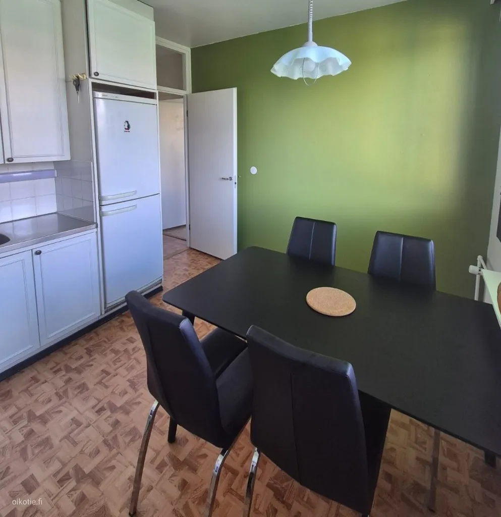Sala da pranzo - 7th Floor Apartment with Balcony in Malmi, Helsinki