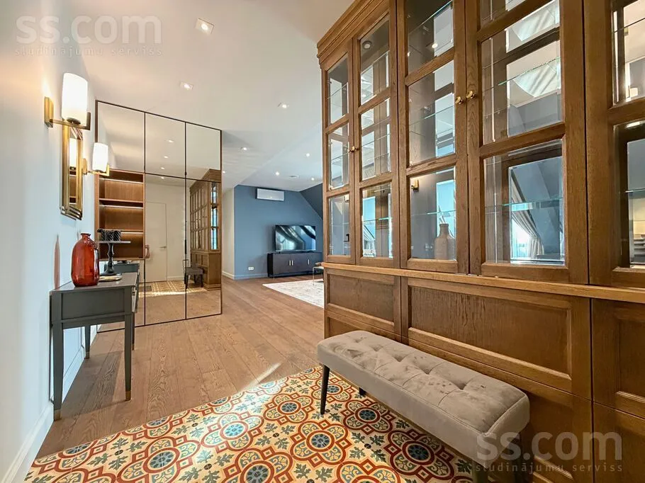 Entrée - Luxury 4-Bedroom Apartment with Balcony in Riga Centre