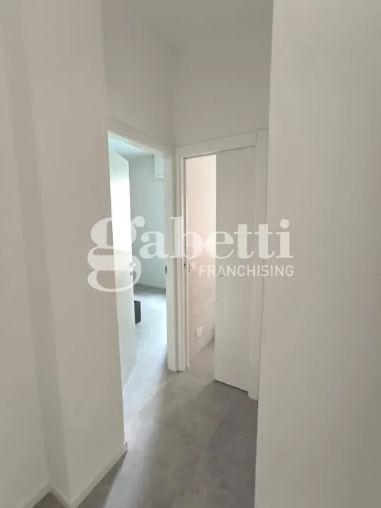 Esik - Fully Rented Trilocale with Balcony in Florence