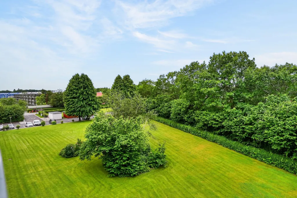 Aed - 3-Room Apartment with Garden View in Blåbærhaven