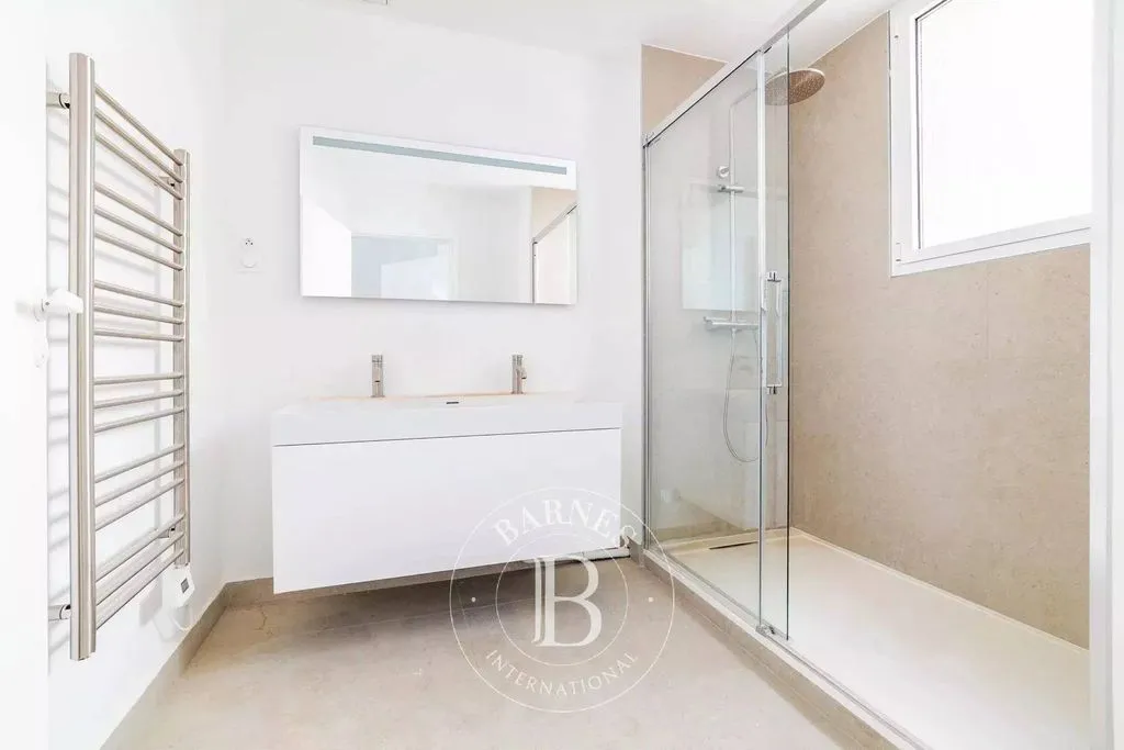 Bathrooms - Luxury Duplex with Garden in Paris