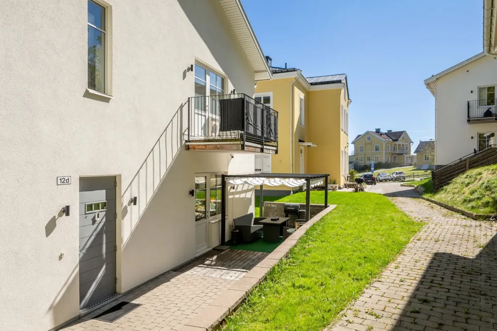 Aed - 3-Bedroom Flat with Terrace in Mariekäll