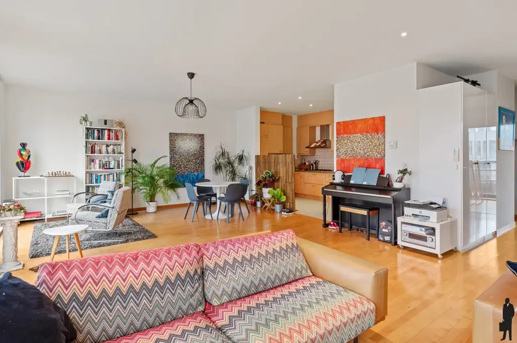 Séjour - Appartement avec Vue sur l'Eau et Terrasse à Bruxelles