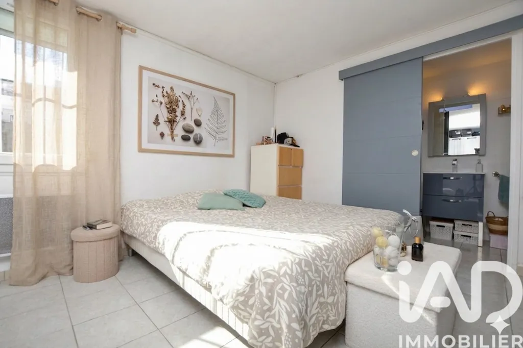 Bedrooms - Villa with Pool and Garden in Quarante