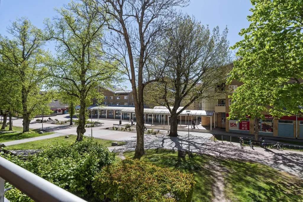 Rõdu - Modern 2-Bedroom Flat with Balcony in Gribbylund