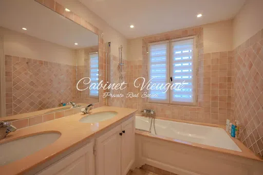 Salles de bain - Villa de Luxe avec Vue Mer à Grimaud