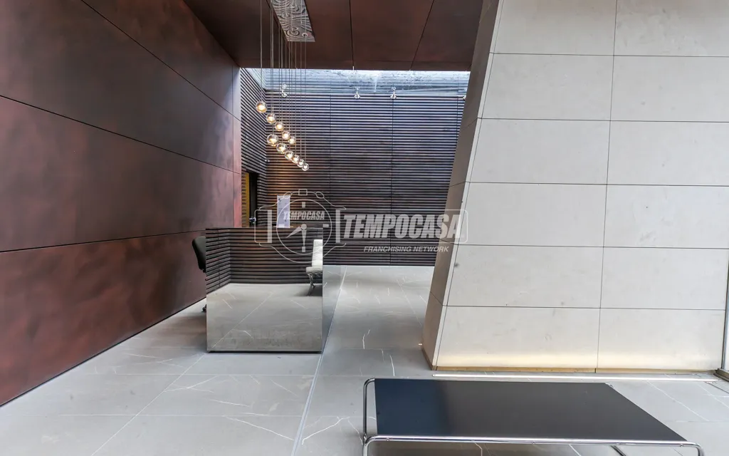 Entrée - Luxury Triplex with Panoramic Views in Milan