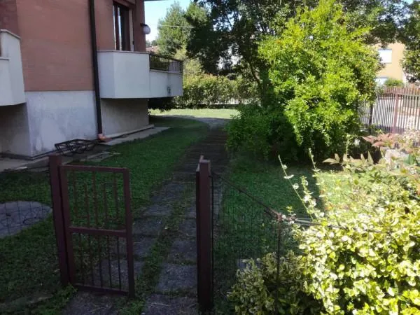 Aed - Apartment with Private Garden in Adria