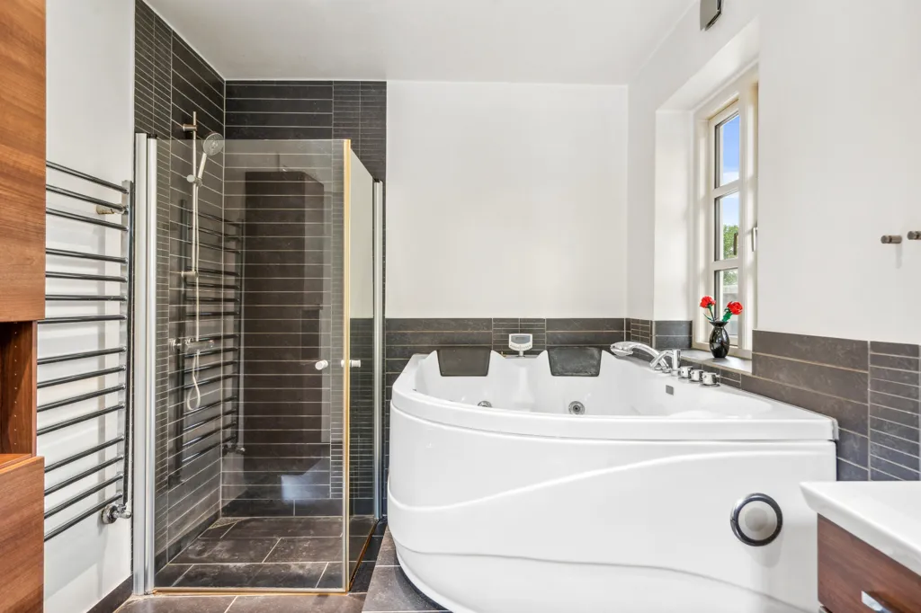 Salles de bain - Equestrian Estate with Spa in Vinding