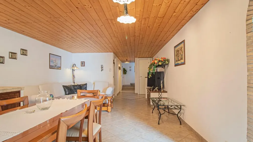 Söögituba - Villa with Garden in Gonars