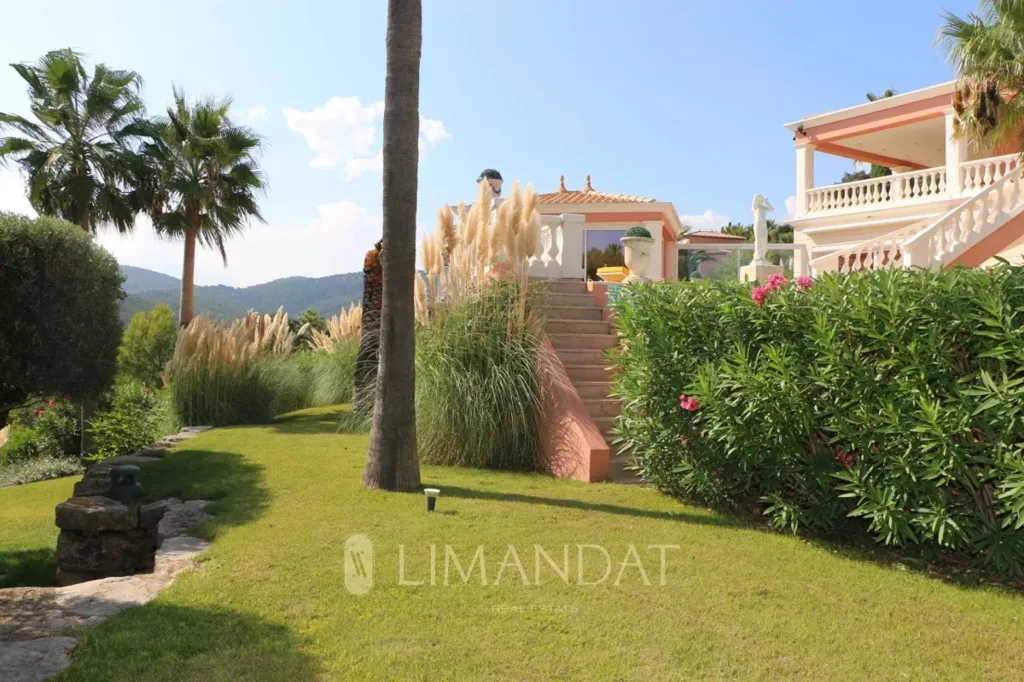 Jardin - Villa à Rénover avec Vue Mer à Ramatuelle