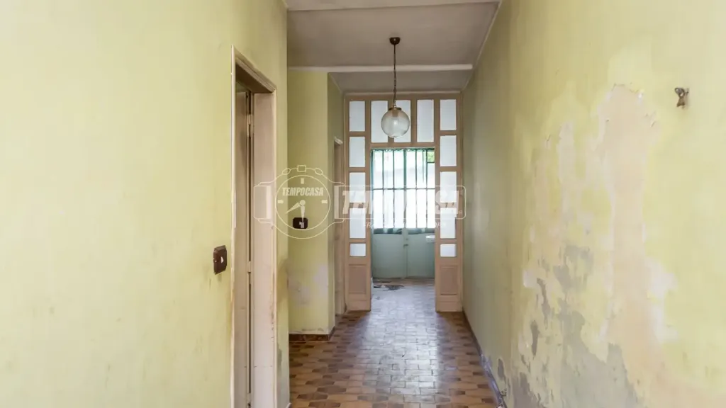 Esik - Semi-Independent House with Courtyards in Santena