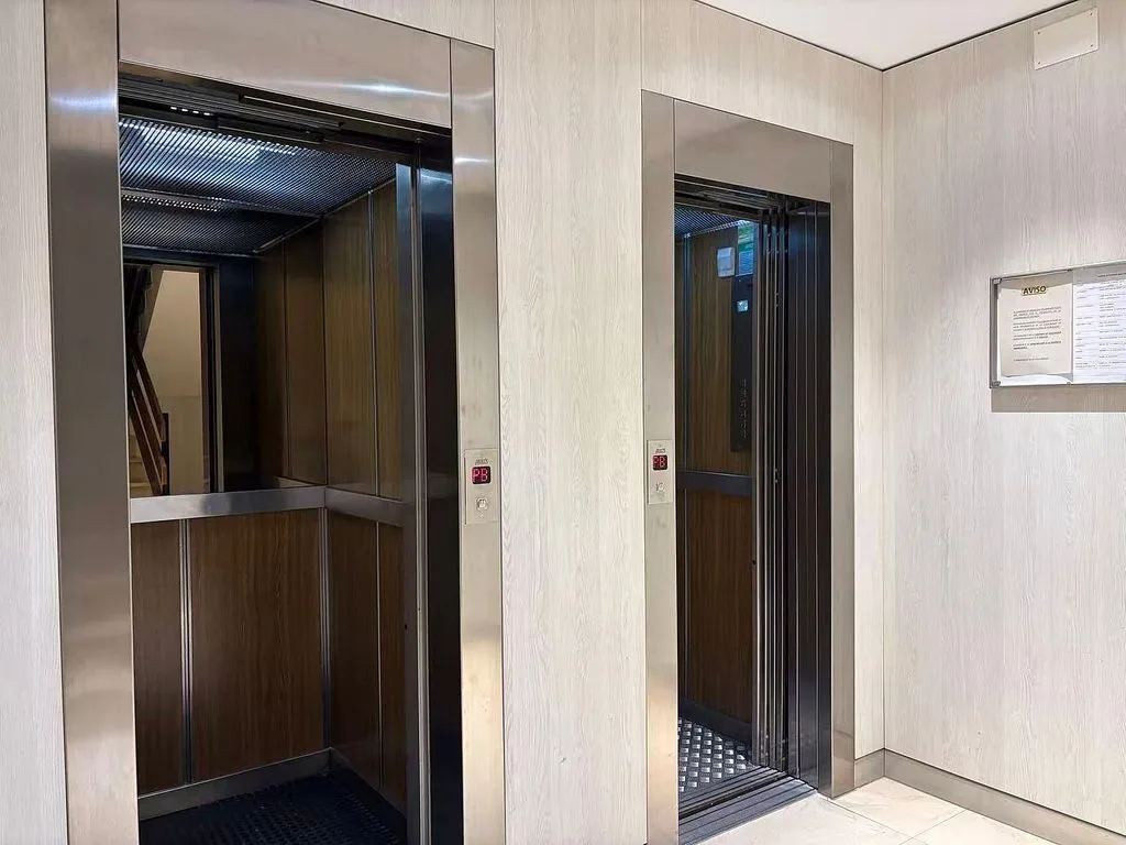 Esik - Ample Apartment with Balcony in Eixample
