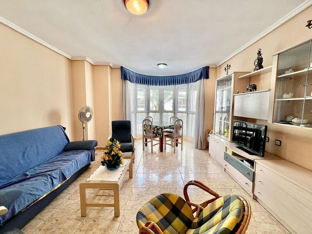 Elutuba - Apartment with Balcony and Garage in Torrevieja