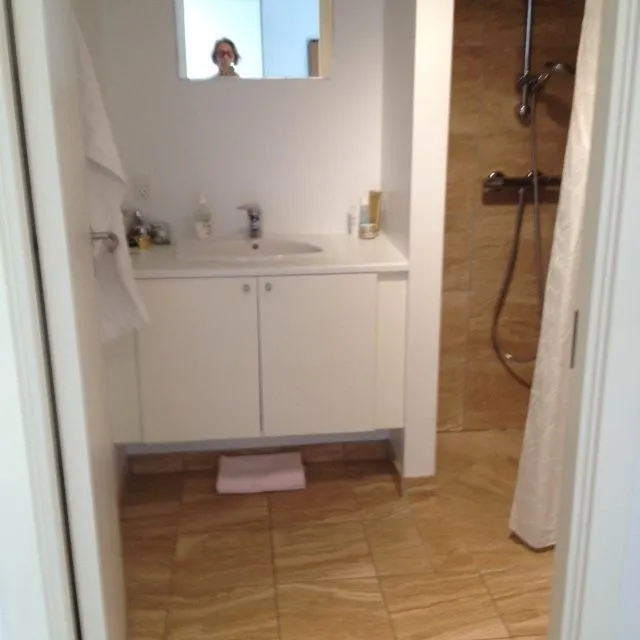 Bagni - Central 2-Bedroom Apartment with Balcony in Helsinge