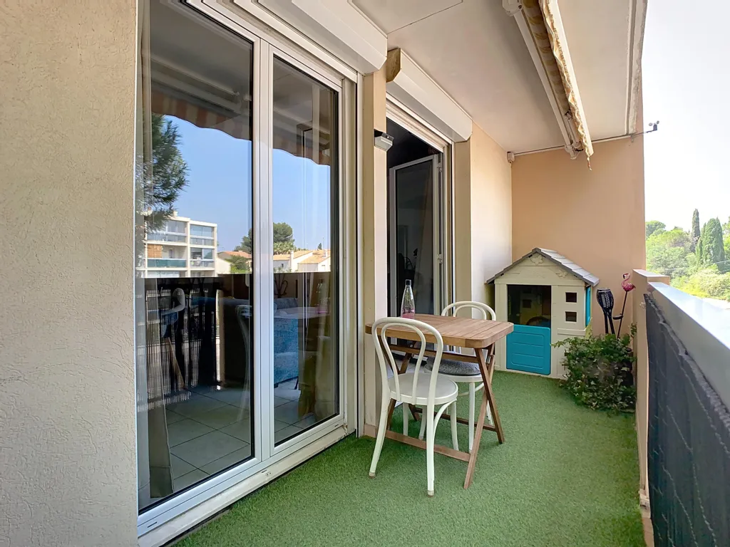 Rõdu - Apartment with Balcony near Montpellier Pool