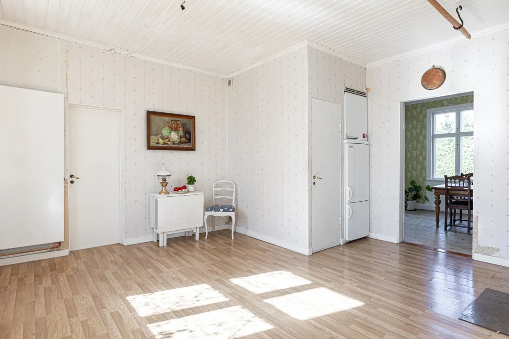 Séjour - Charming Farmhouse with Workshop in Salbohed