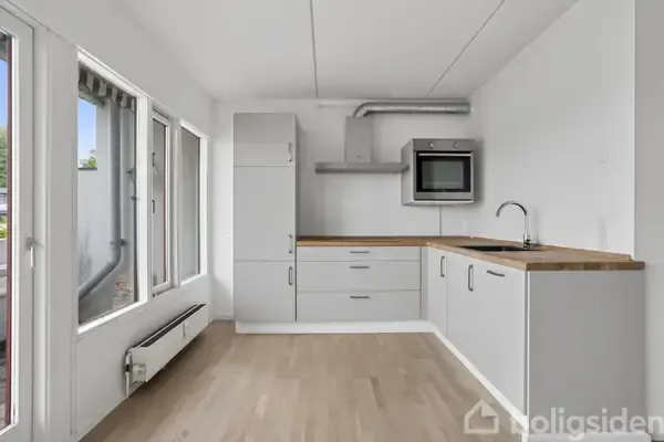 Köök - Modernised 2-Bed Flat with Balcony in Hørsholm