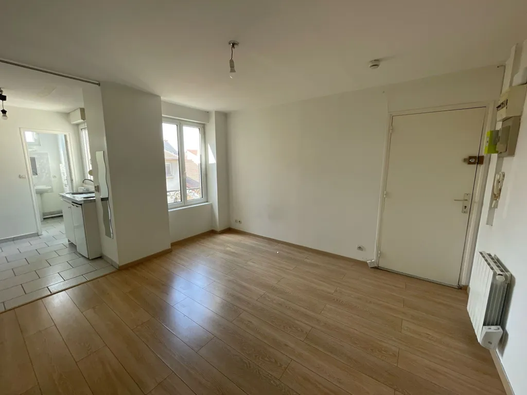 Séjour - Studio avec Cuisine à Reims, Secteur Carteret