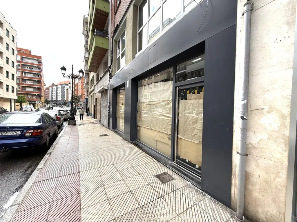 Extérieur - Commercial Space with Large Windows in Oviedo
