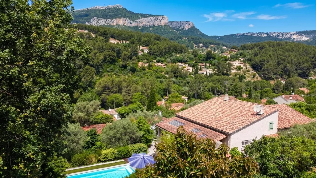 Õhuvaade - Luxury Villa with Mountain View in Toulon