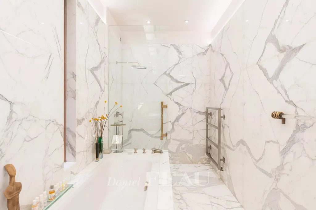 Appartement 7 pièces à Paris 7ème