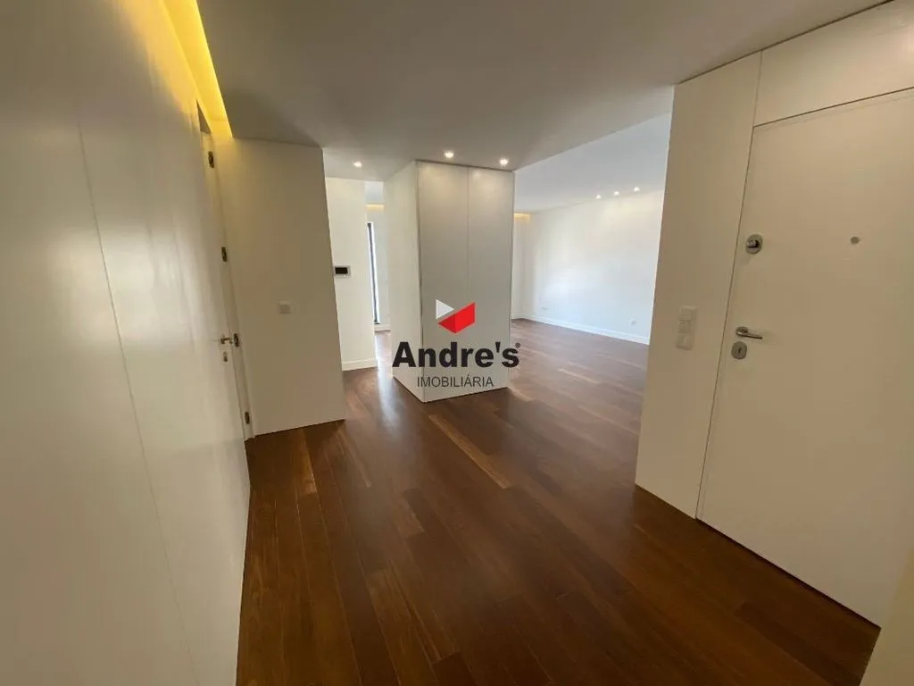 Esik - Remodelled Flat with Elevator in Boavista, Porto
