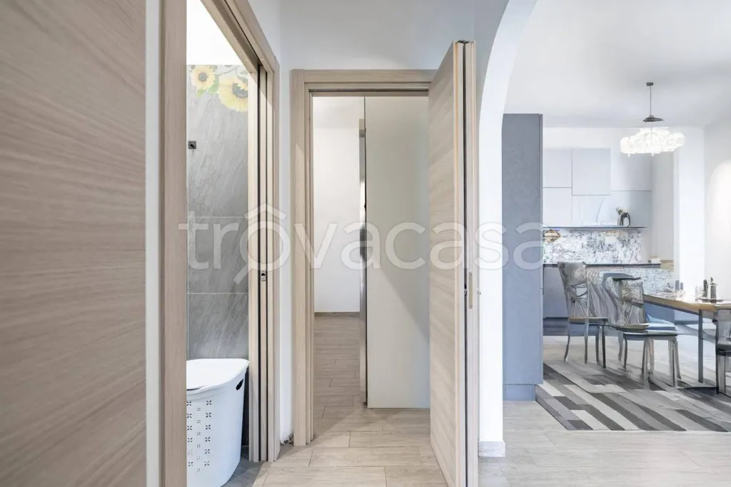Entrée - Trilocale with Terrace in Bordighera