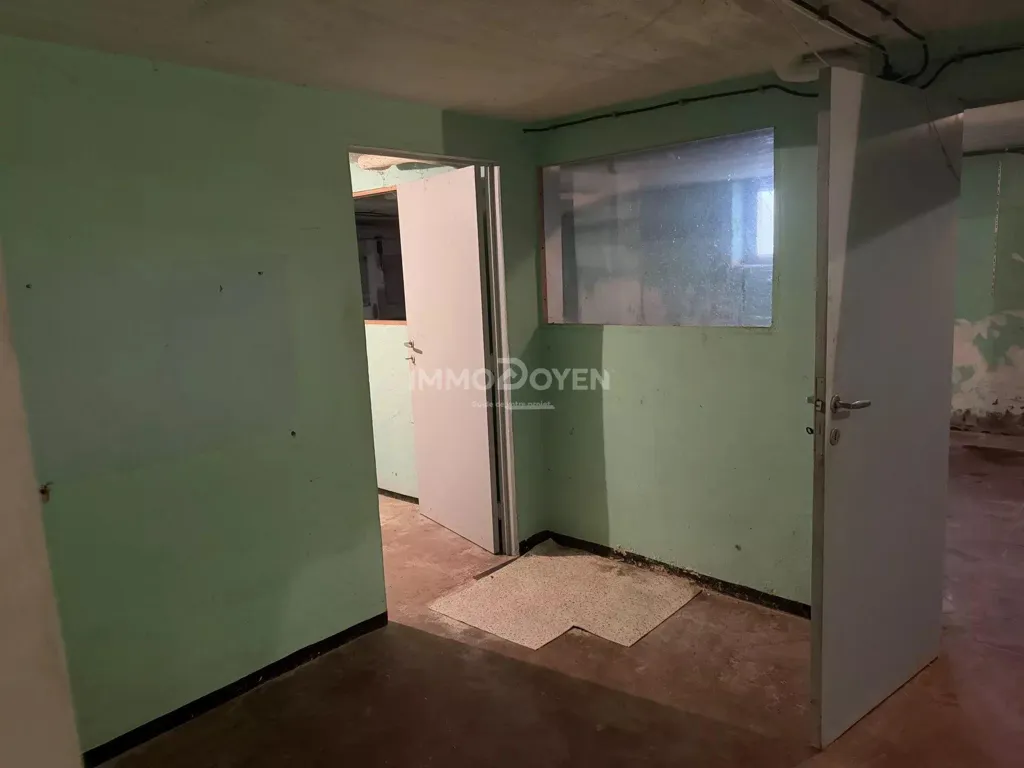 Garage - Maison avec Jardin et Cheminée à Halanzy