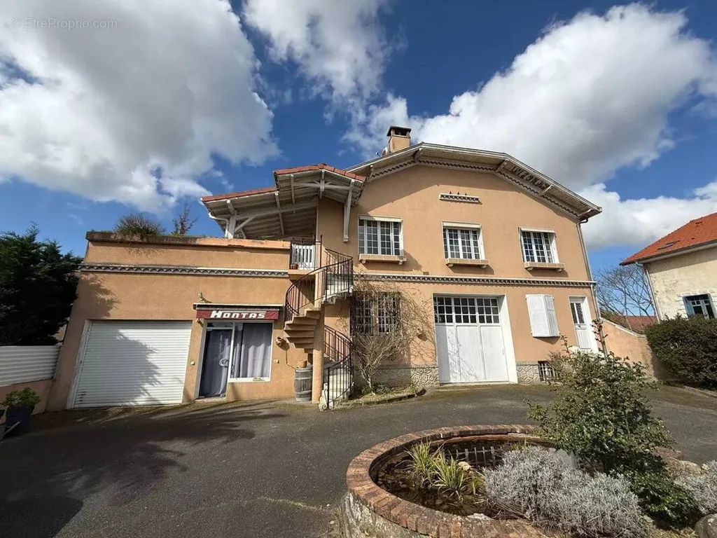 Exterior - Spacious House with Pool in Sauveterre-de-Béarn