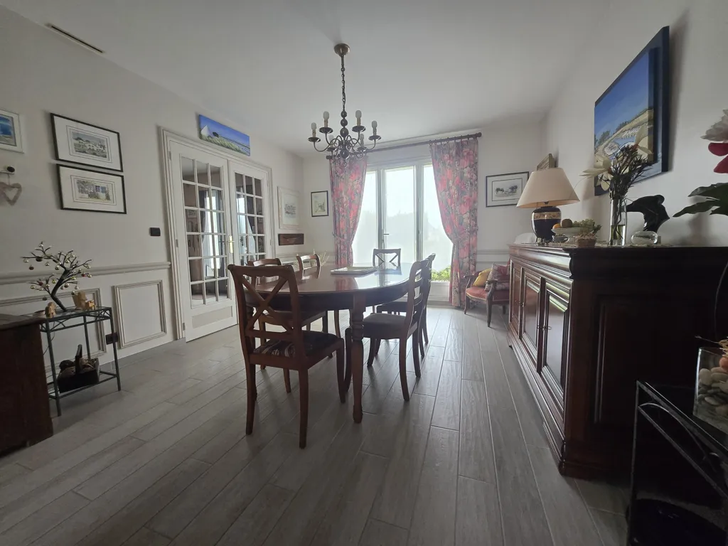 Dining Room - House with Pool in Estrées-Saint-Denis