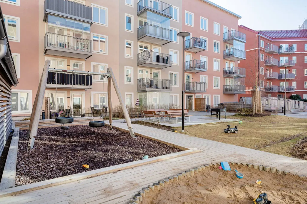 Giardino - 2nd Floor Apartment with Balcony in Täby