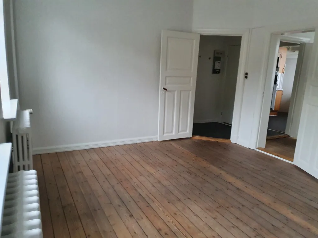 Pièces - 2-Bed Flat with Balcony in City Centre
