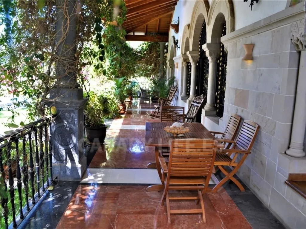 Terrasse - Luxury Villa with Romanesque Features in San Bartolomé
