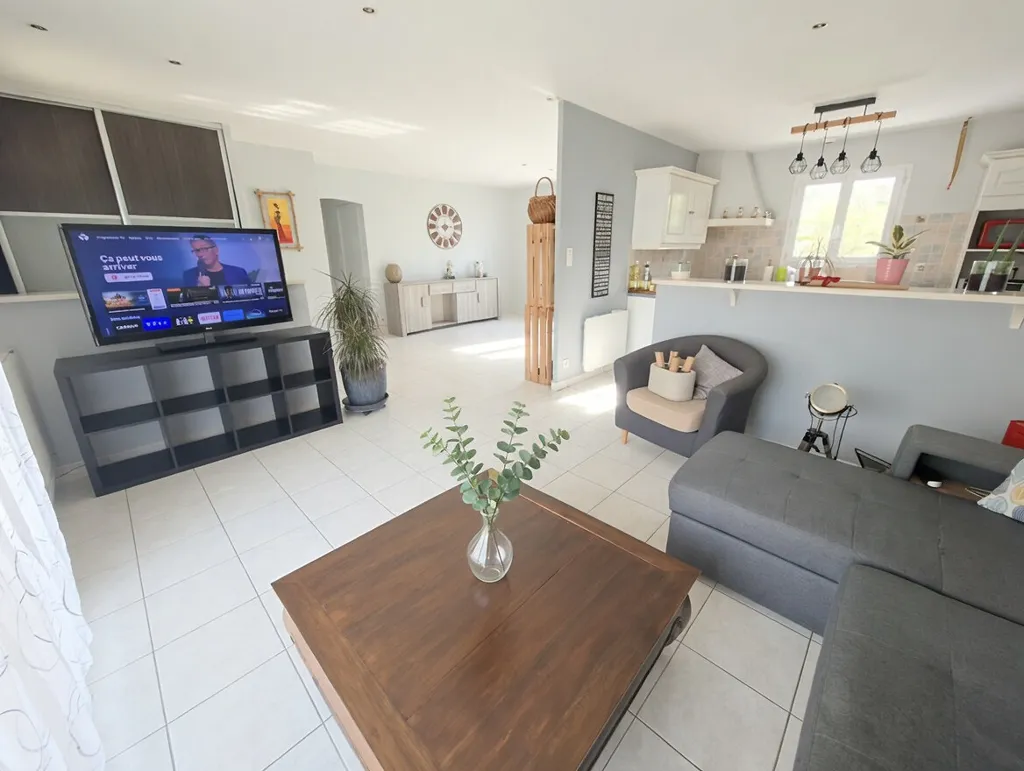 Elutuba - Spacious Bungalow with Garden in Oyré