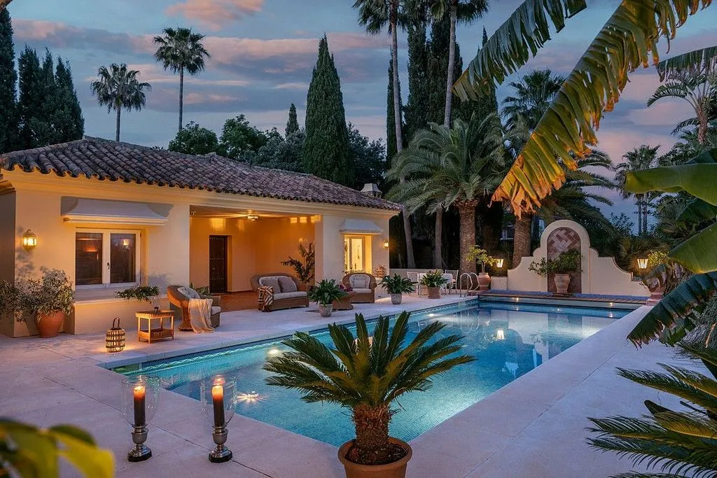 Piscine - Chalet with Pool and Terrace in Sotogrande