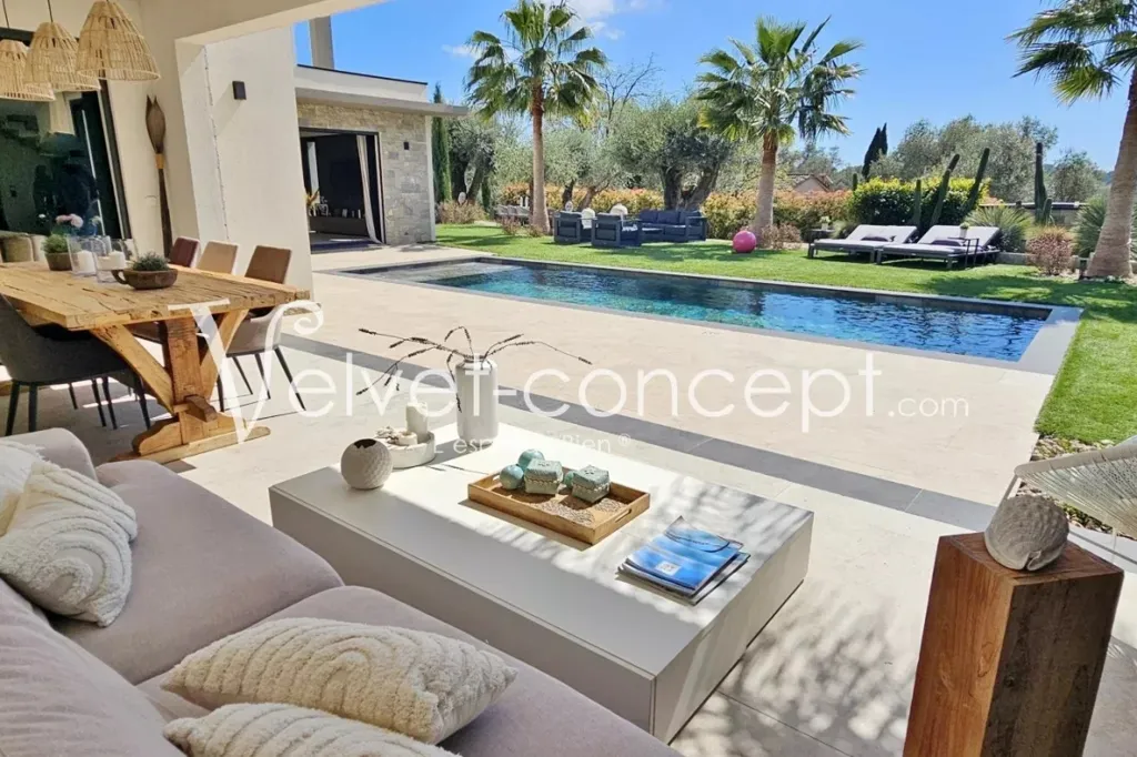 Piscina - Contemporary Villa with Pool in Valbonne