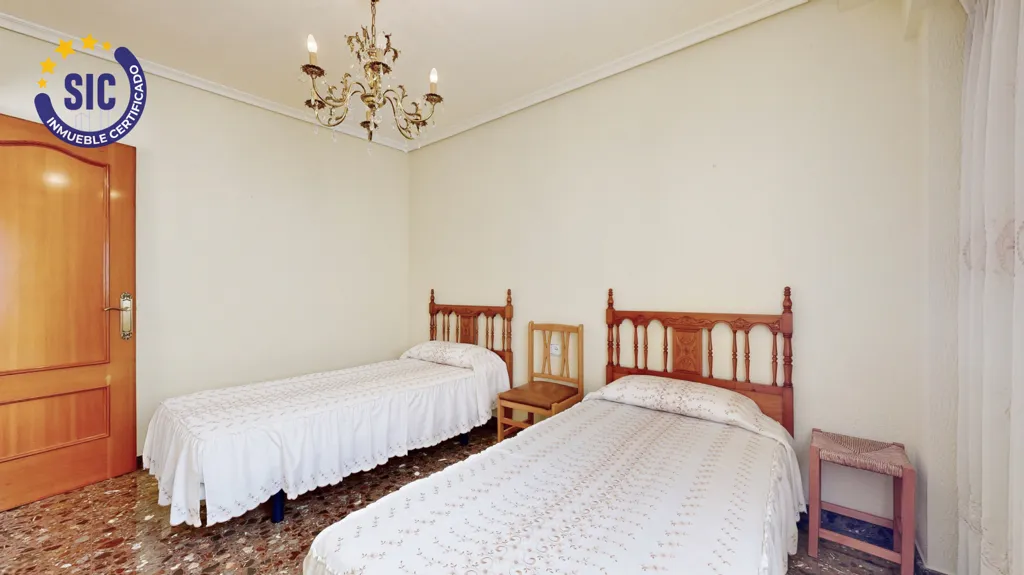 Magamistoad - Two-in-One Property with Terrace in Torrent