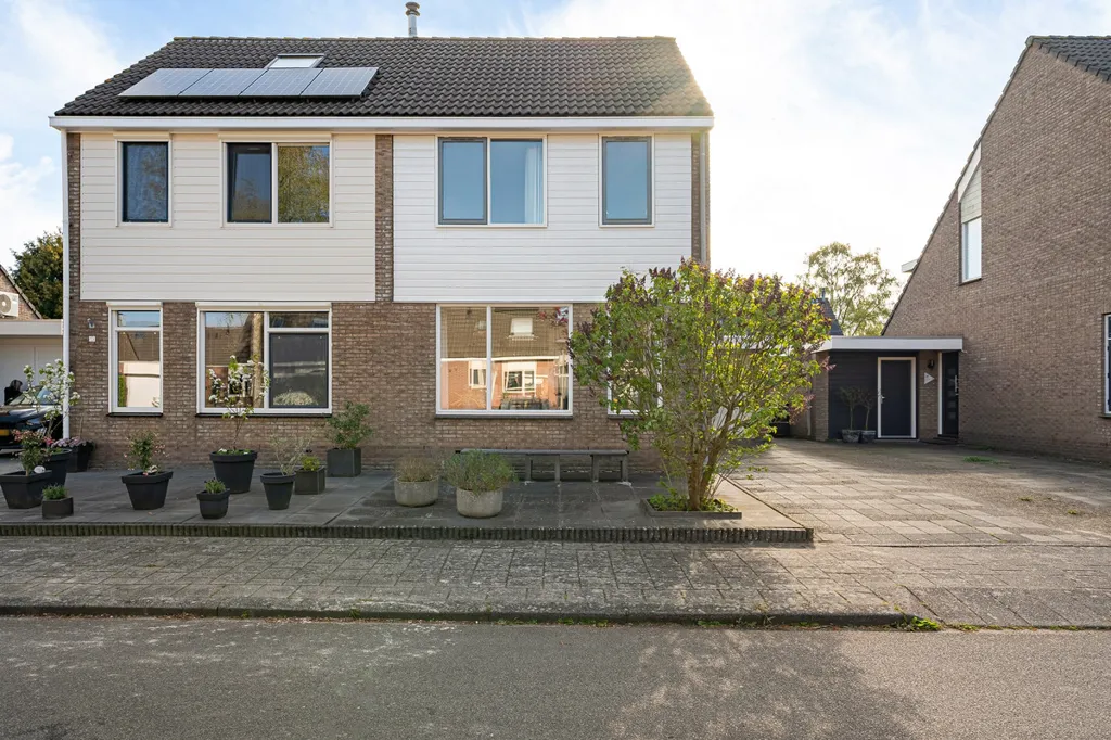 Välivaade - 2-Under-1-Cap House with Garage in Leeuwarden