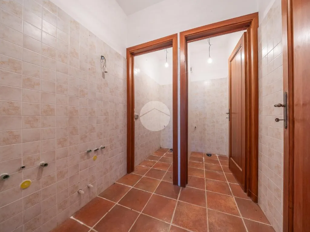 Salles de bain - Versatile Villa with Olive Grove in Guidonia Montecelio