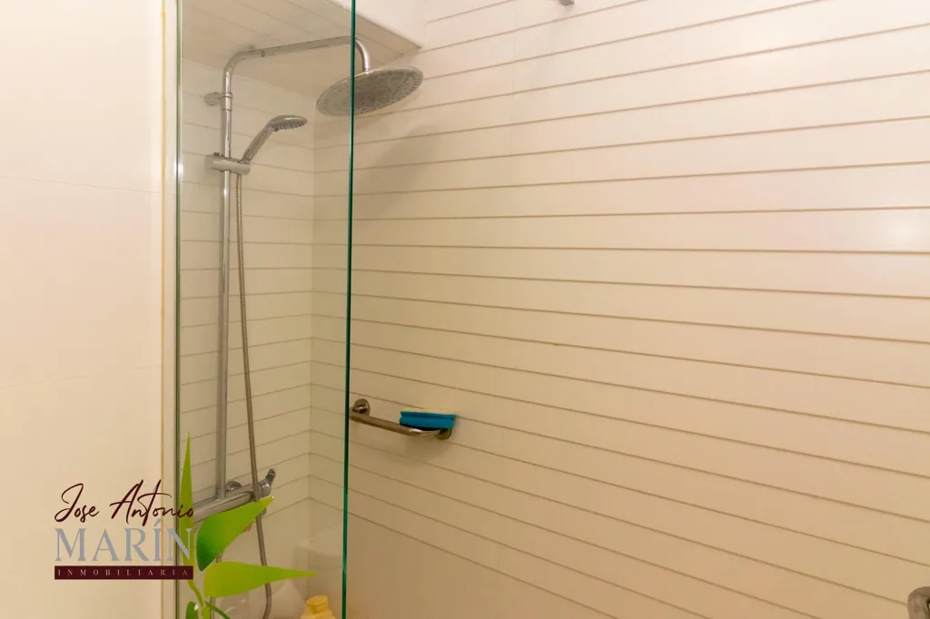 Salles de bain - Apartment with Balcony in Old Town Centre