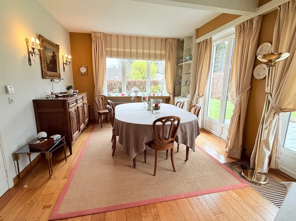 Salle à manger - Villa avec Piscine dans le Faubourg à Waterloo