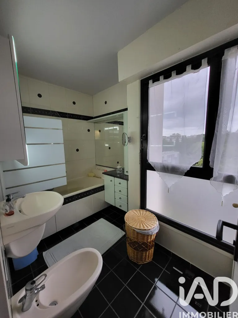 Vannitoad - Spacious Apartment with Loggias in Limoges