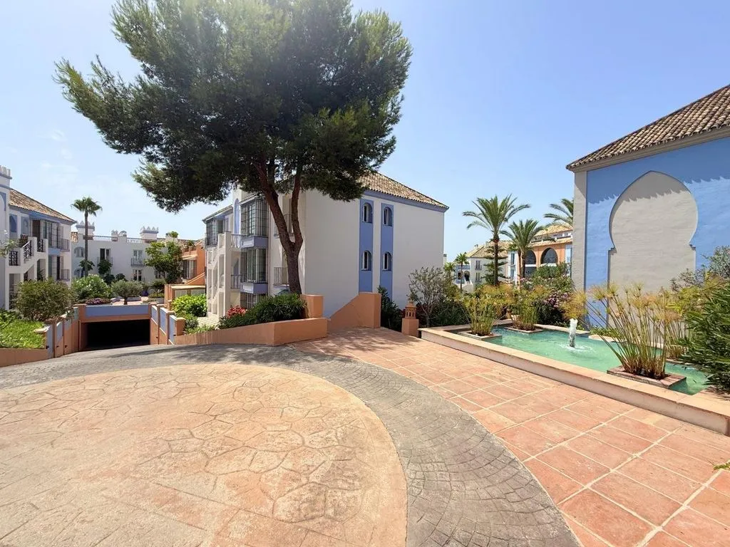 Aed - Beachfront Flat with Private Garden in Casares