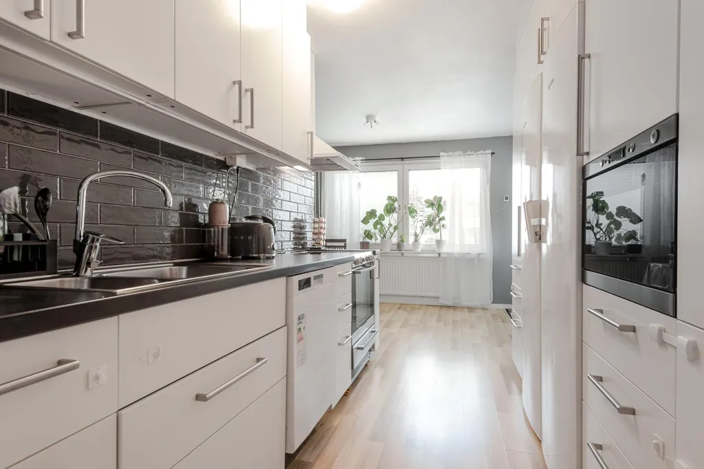 Cucina - Terraced House with Glazed Balcony in Central Location